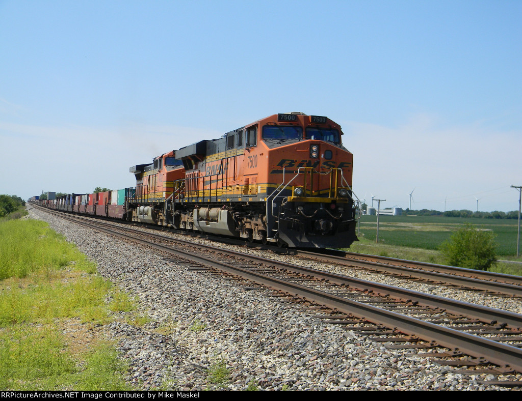BNSF 7500